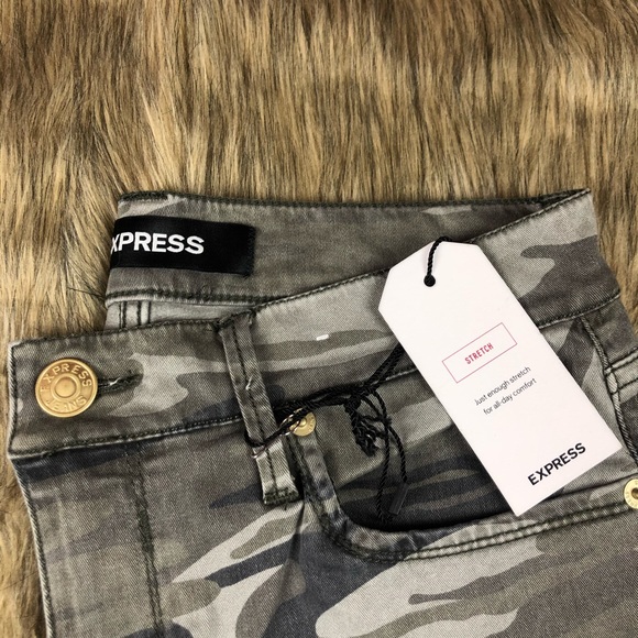 Express Mid Rise Camo Print Ankle Leggings - Picture 7 of 8